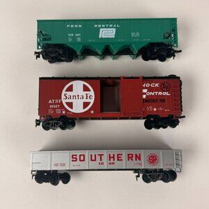Vintage Bachmann Life-Like HO Scale Train Cars Penn Central Southern Santa Fe